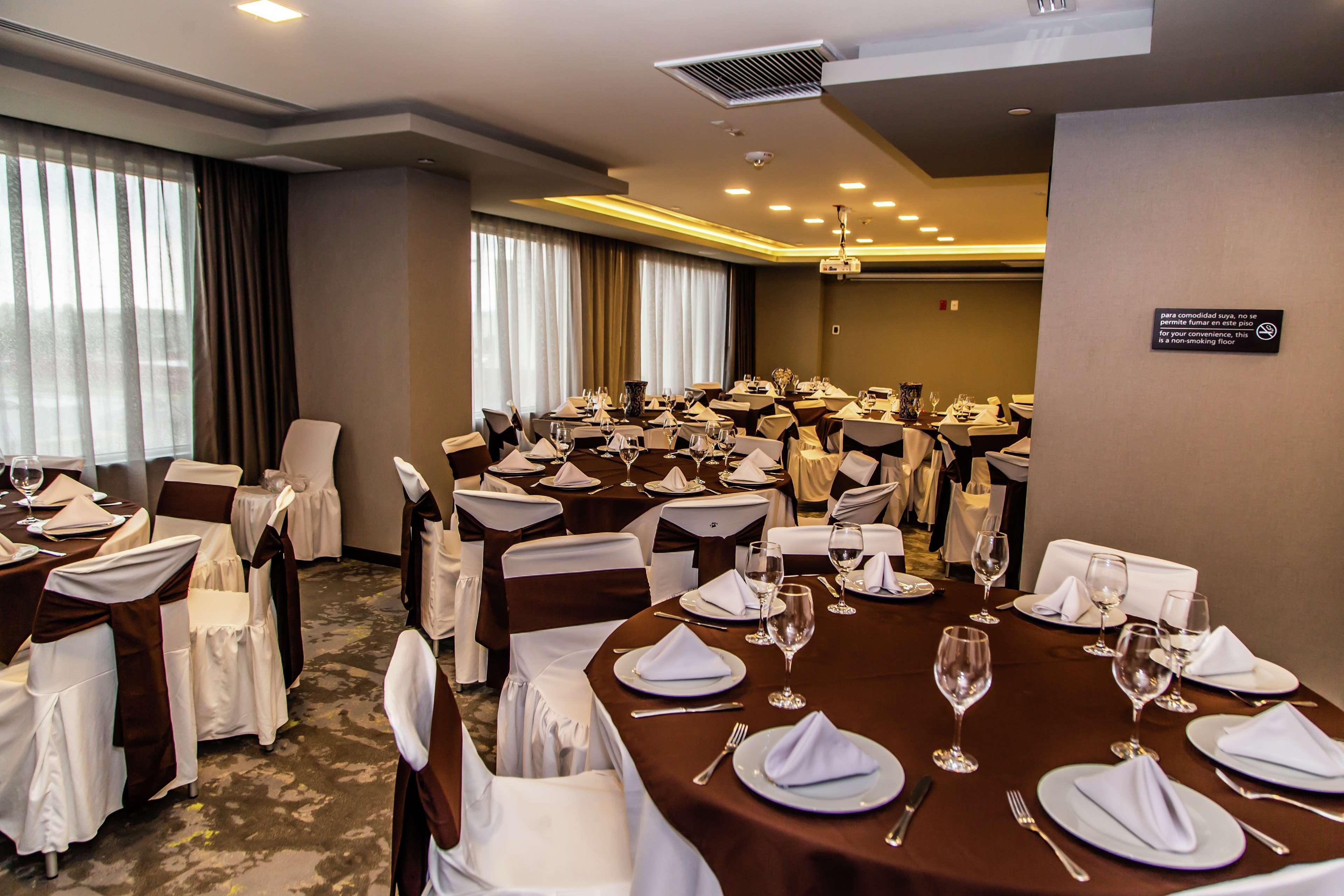 Hampton Inn & Suites By Hilton Пуэбла Экстерьер фото